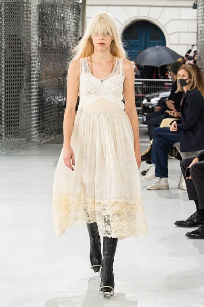 Look 12